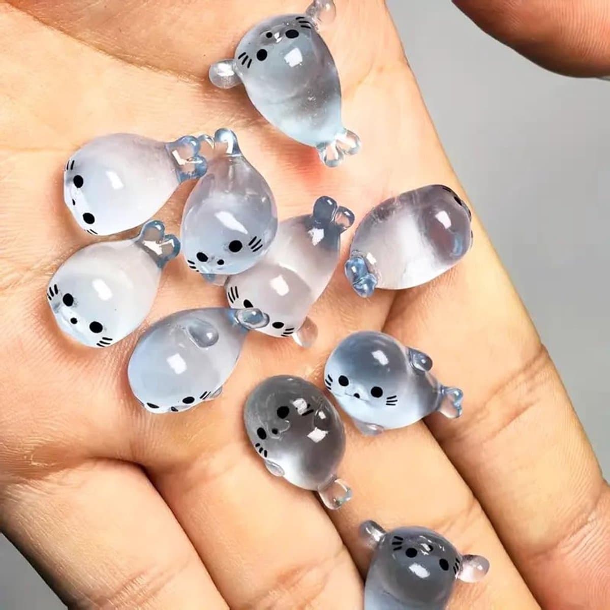 40 stuks glow-in-the-dark mini zeehondenfiguren, schattige lichtgevende hars zeedieren, 4 stijlen, zeehondenpup, doe-het-zelf, oceaanwezens voor feeëntuin, aquarium, decoratie, voor doe-het-zelf