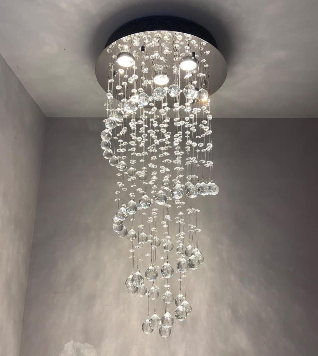 MELVRA Spiraal Kristal Kroonluchter - K9 Kristal Regendruppel Design - LED Plafondlamp - Chroom - Ø40cm x H80cm - Modern Inbouw Hanglamp - Voor Hal, Trap & Woonkamer