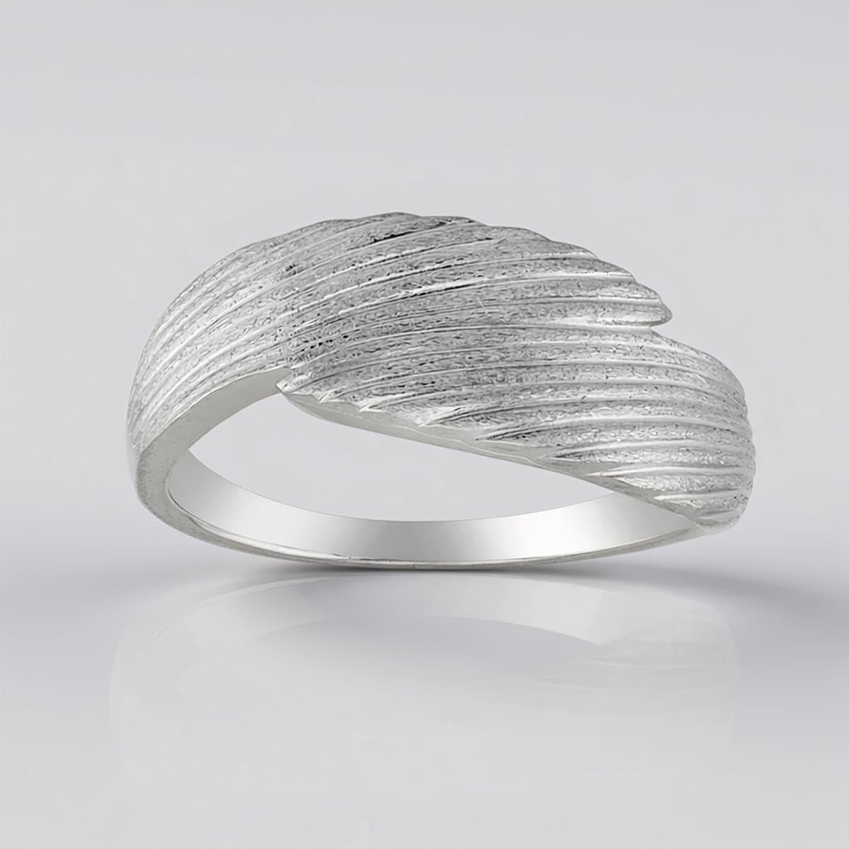 Cavill - Monosono Zilveren Ring Dames - 925 Sterling Zilver Geplatineerd - Modern Mat Design - Elegante Asymmetrische Organische Vorm - 19x19 mm
