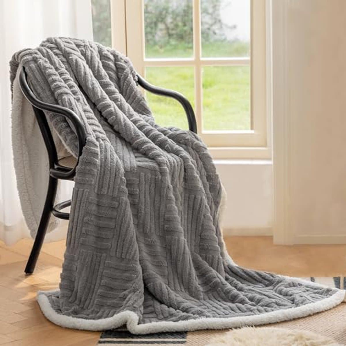 Warme en Comfortabele Sherpa Fleece Deken - 130 x 150 cm, Oeko-TEX® Gecertificeerd, Perfect als Sofabedekking of Bedsprei - Lichtgrijs