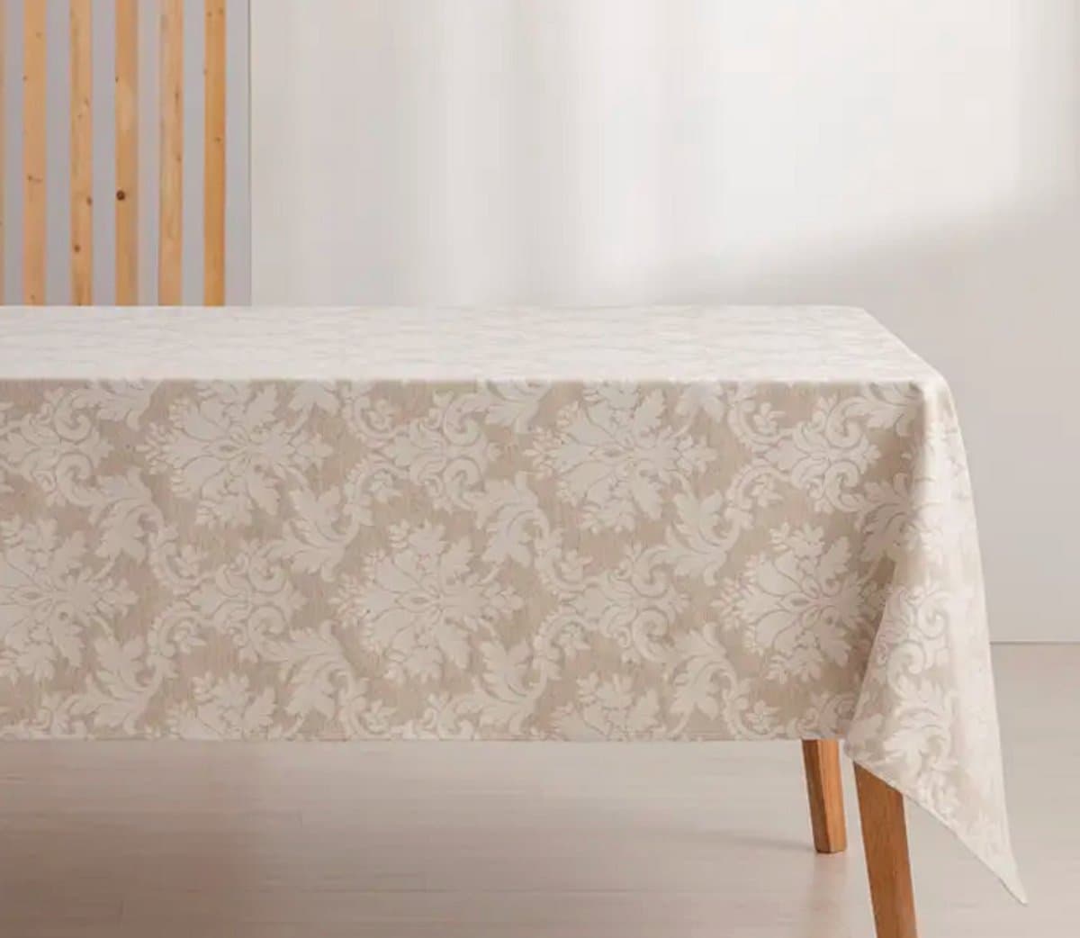Damast Tafellaken Jacquard French Ivy 140x240 cm Mild Beige – Vlekbestendig Waterafstotend Tafelkleed Klassiek Stijlvol Duurzaam