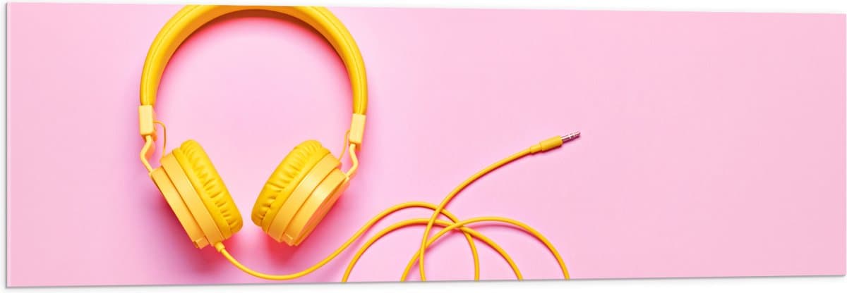 Acrylglas - Gele Headset tegen Roze Achtergrond - 120x40 cm Foto op Acrylglas (Wanddecoratie op Acrylaat)
