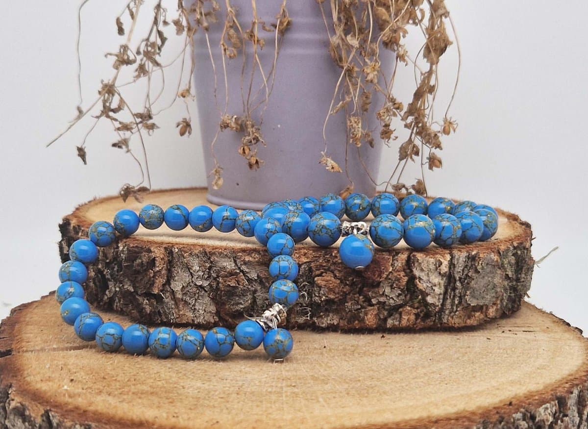 Handgemaakte Fatema natuursteen armband met natuursteen hanger " Blauw howliet gesponnen goud" -8 mm diameter van de korrel- Diameter armband 20 cm - Een mooi cadeau voor familie en vrienden