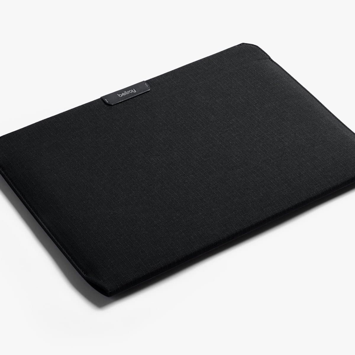 Bellroy Sleeve MacBook Pro/Air/Neo 13/14 Hoes – Gemaakt van 60% Gerecycled Polyester – Beschikbaar in Verschillende Kleuren en Materialen – Externe Afmetingen 354 × 265 × 15 mm - Zwart