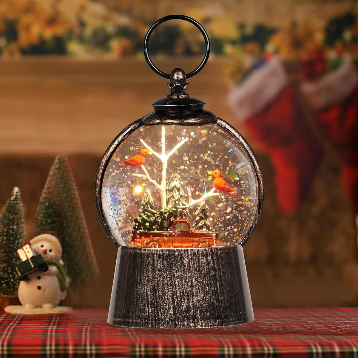 Sneeuwbol Lantaarn - Kerst Bol - Kerst Decoratie - Met Muziek Timer - 16.5 cm Hoog - Klassiek