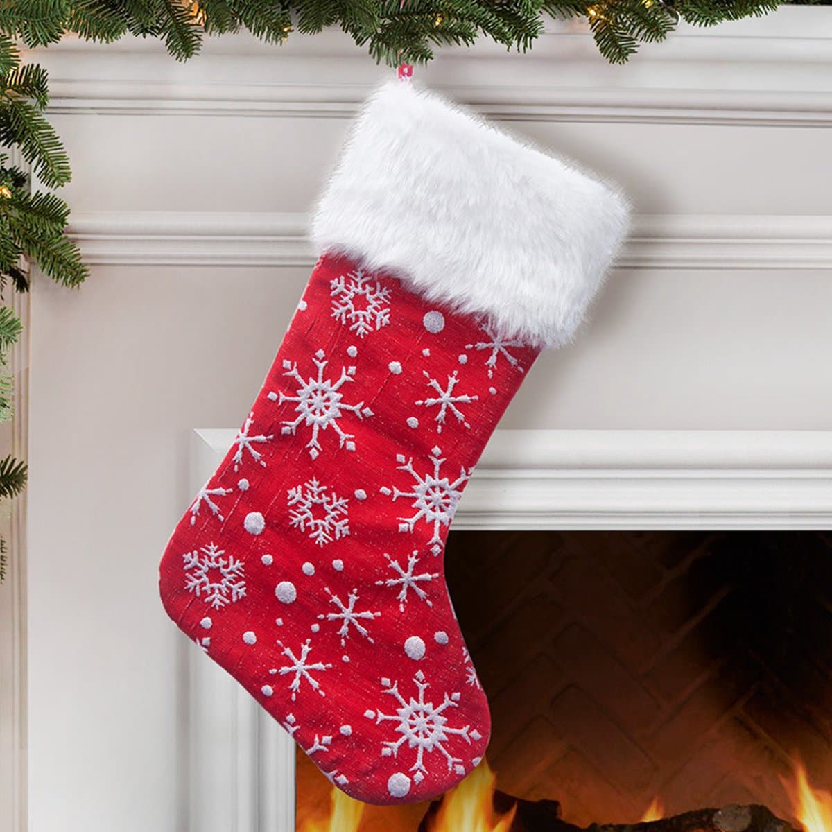 Set van 2 Luxe Kerstkousen met Sneeuwvlokken – Decoratieve Kerstsok - Rode kleur 48 cm – Kerstversiering voor Open Haard of Kerstboom