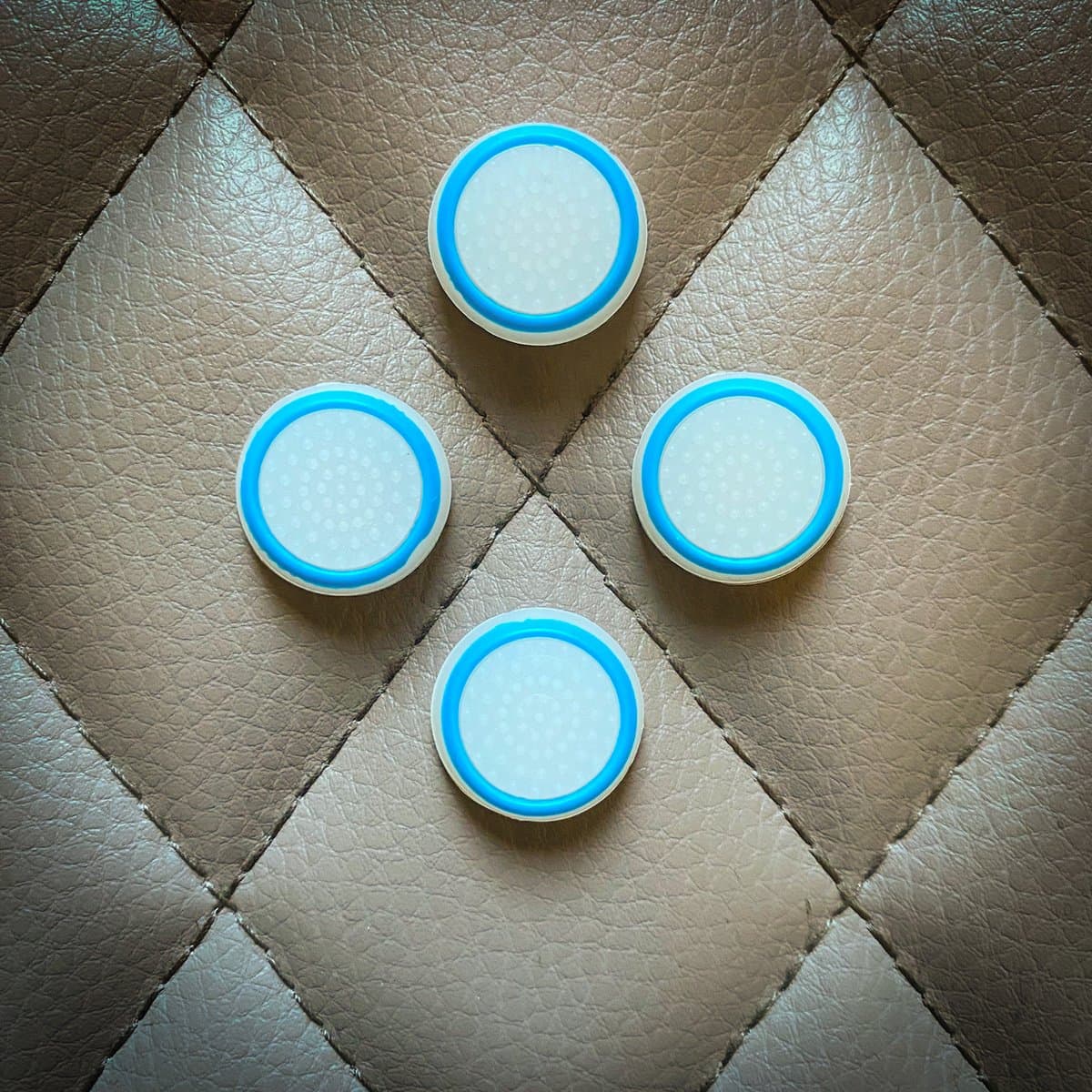 Gaming Thumb Grips - geschikt voor Playstation (PS3, PS4, PS5), Xbox (360, One, X/S) & Nintendo Switch controllers - 1 set = 4 duimgrips - wit/blauw