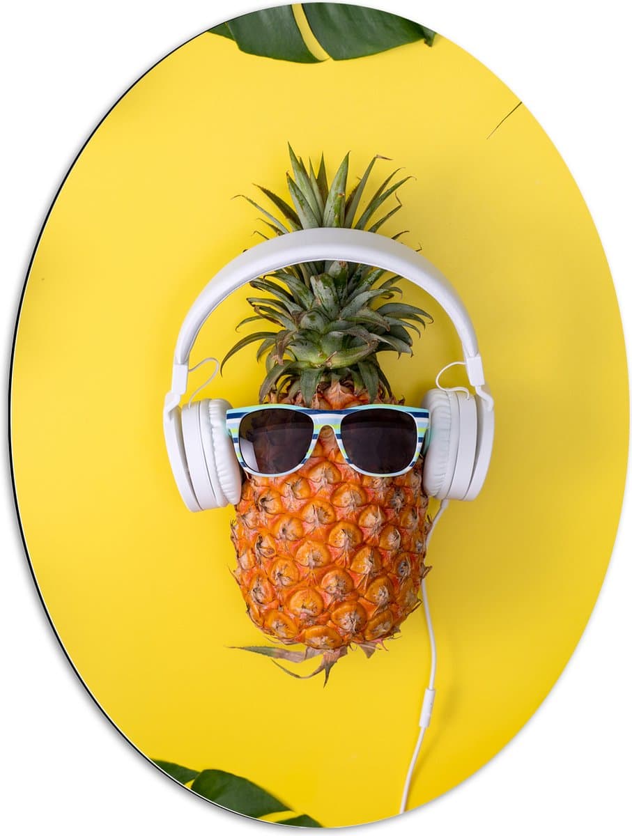 Dibond Ovaal - Ananas met Witte Headset op Felgele Achtergrond - 60x80 cm Foto op Ovaal (Met Ophangsysteem)
