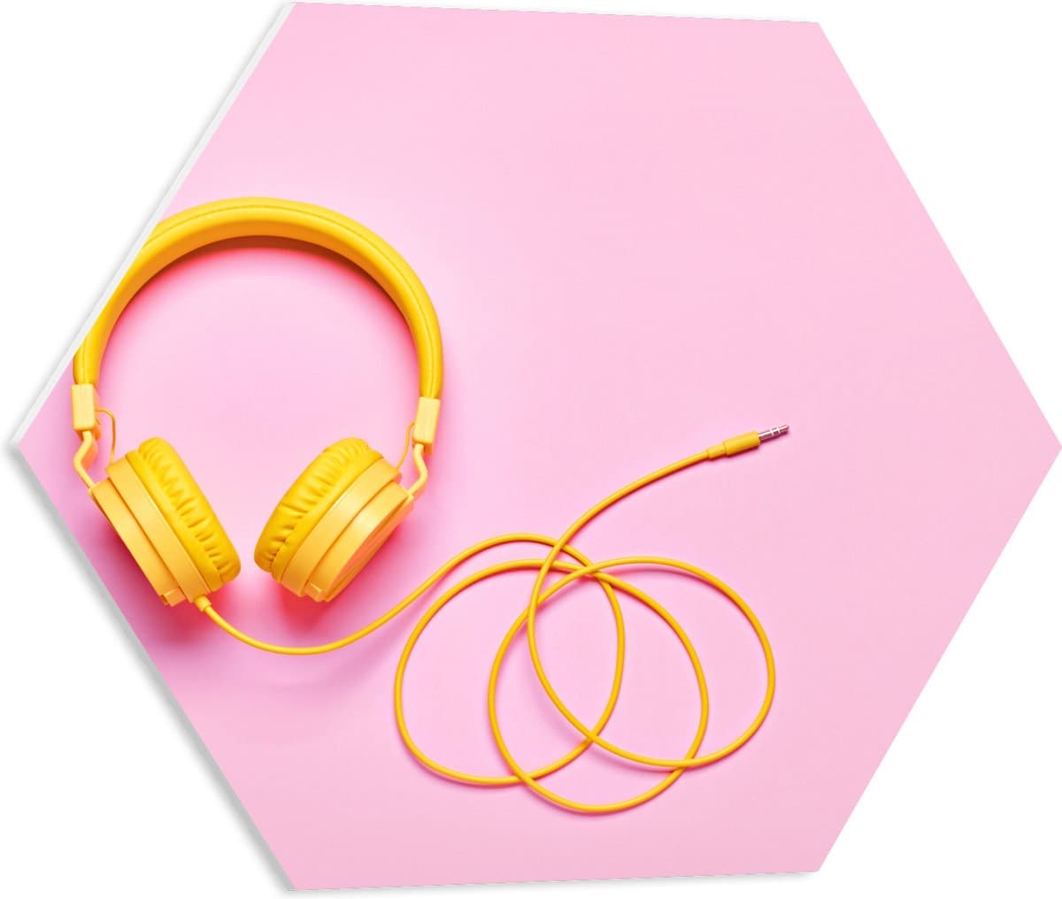 PVC Schuimplaat Hexagon - Gele Headset tegen Roze Achtergrond - 50x43.5 cm Foto op Hexagon (Met Ophangsysteem)