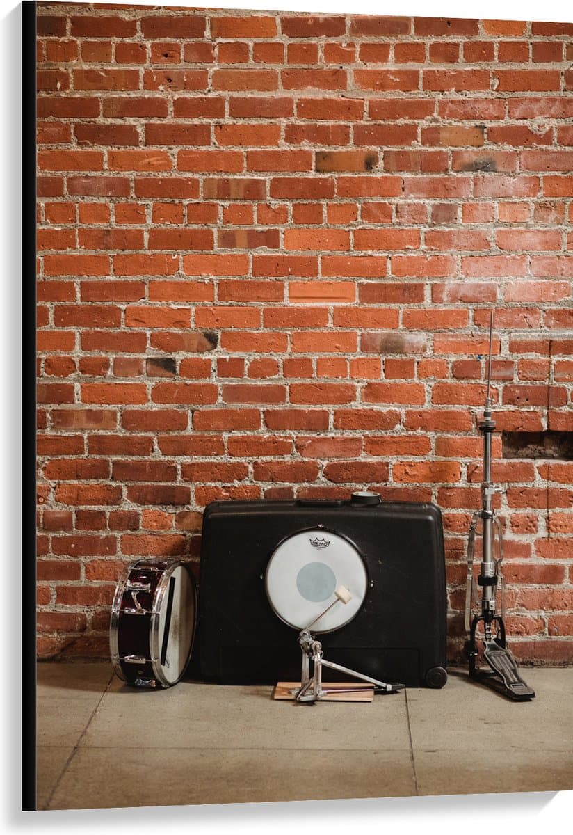 Canvas - Drumtoestel tegen Bakstenen Muur - 80x120 cm Foto op Canvas Schilderij (Wanddecoratie op Canvas)