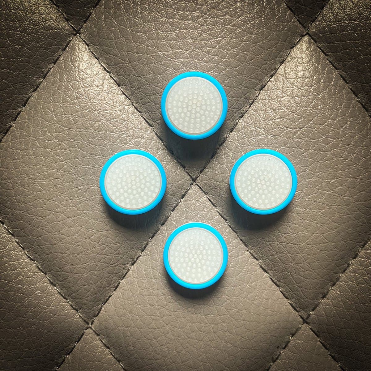 Gaming Thumb Grips - geschikt voor de Nintendo Switch (Oled, Lite) - 1 set = 4 duimgrips - wit/blauw