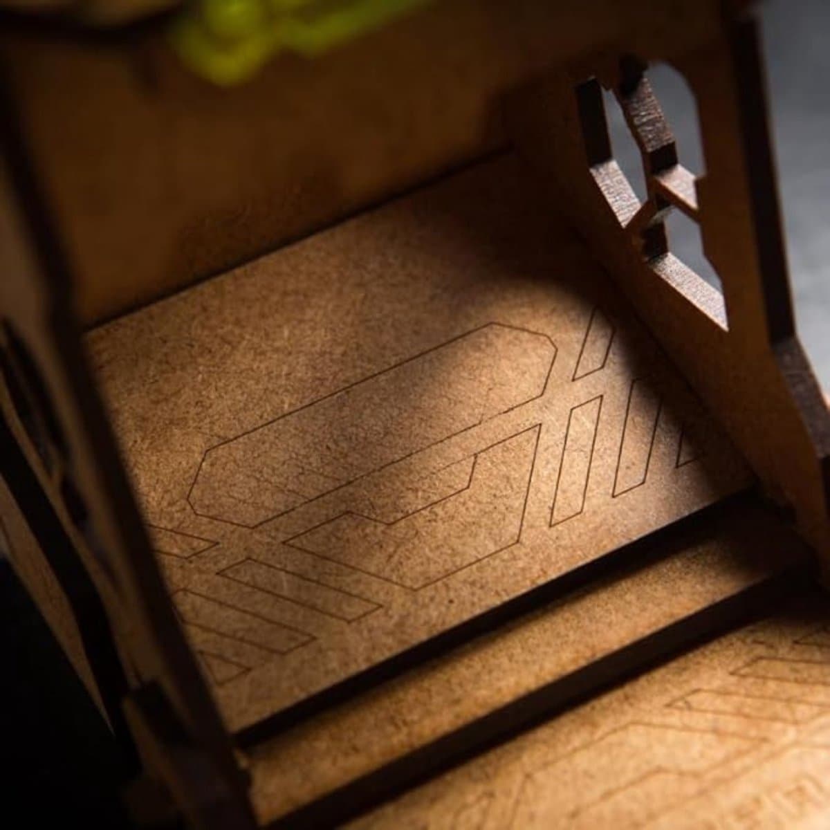 MMP® Dice Tower - Dobbeltoren - Dobbelsteen Toren - 31x23x1cm - Bruin