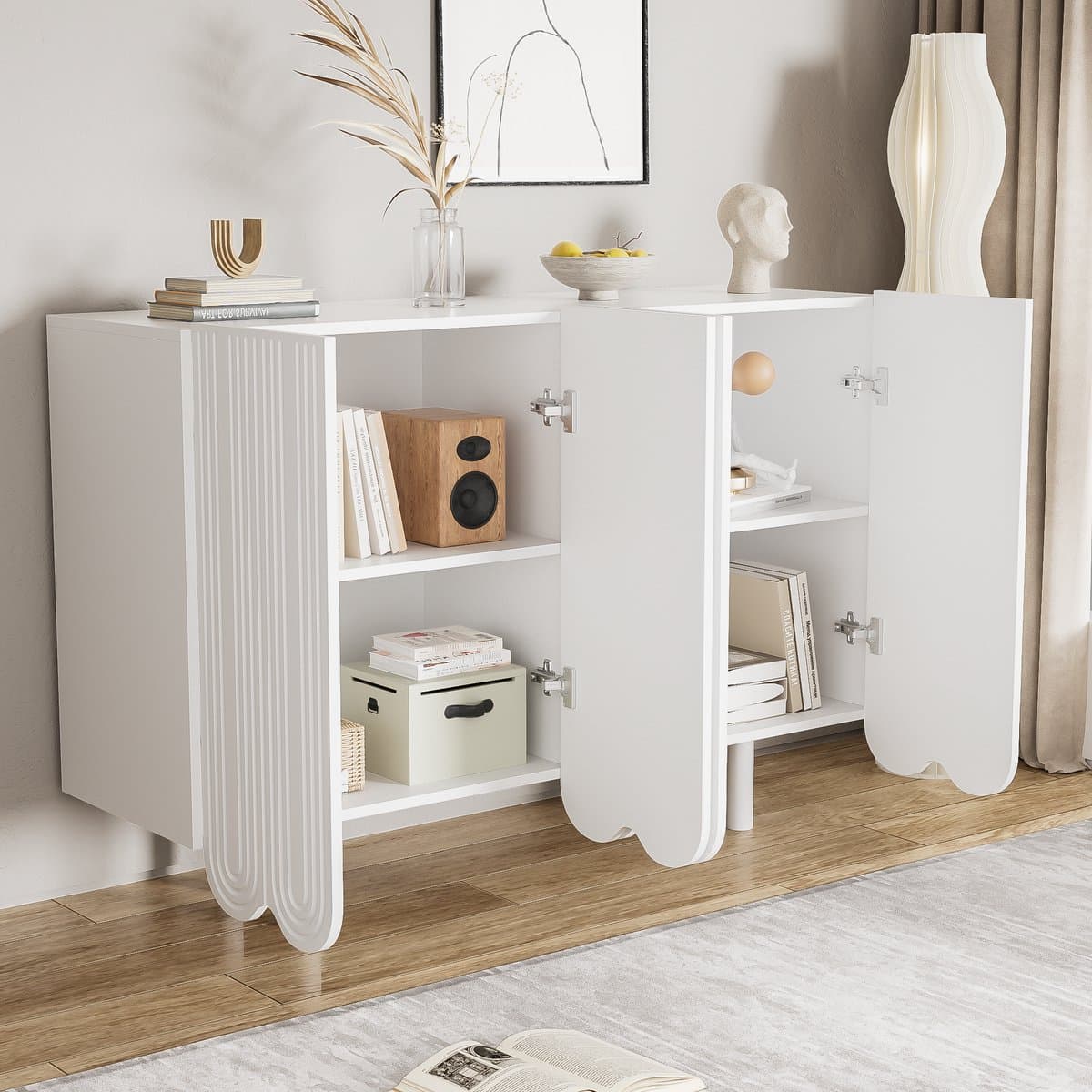 HAUSS SPOLE Dressoir - Tropenvormig Gesneden Front Met 4 Deuren - Ruim Opbergmeubel Met Gedempte Scharnieren Voor Woonkamer En Hal - MDF - 120x37,5x80,8 cm - Wit