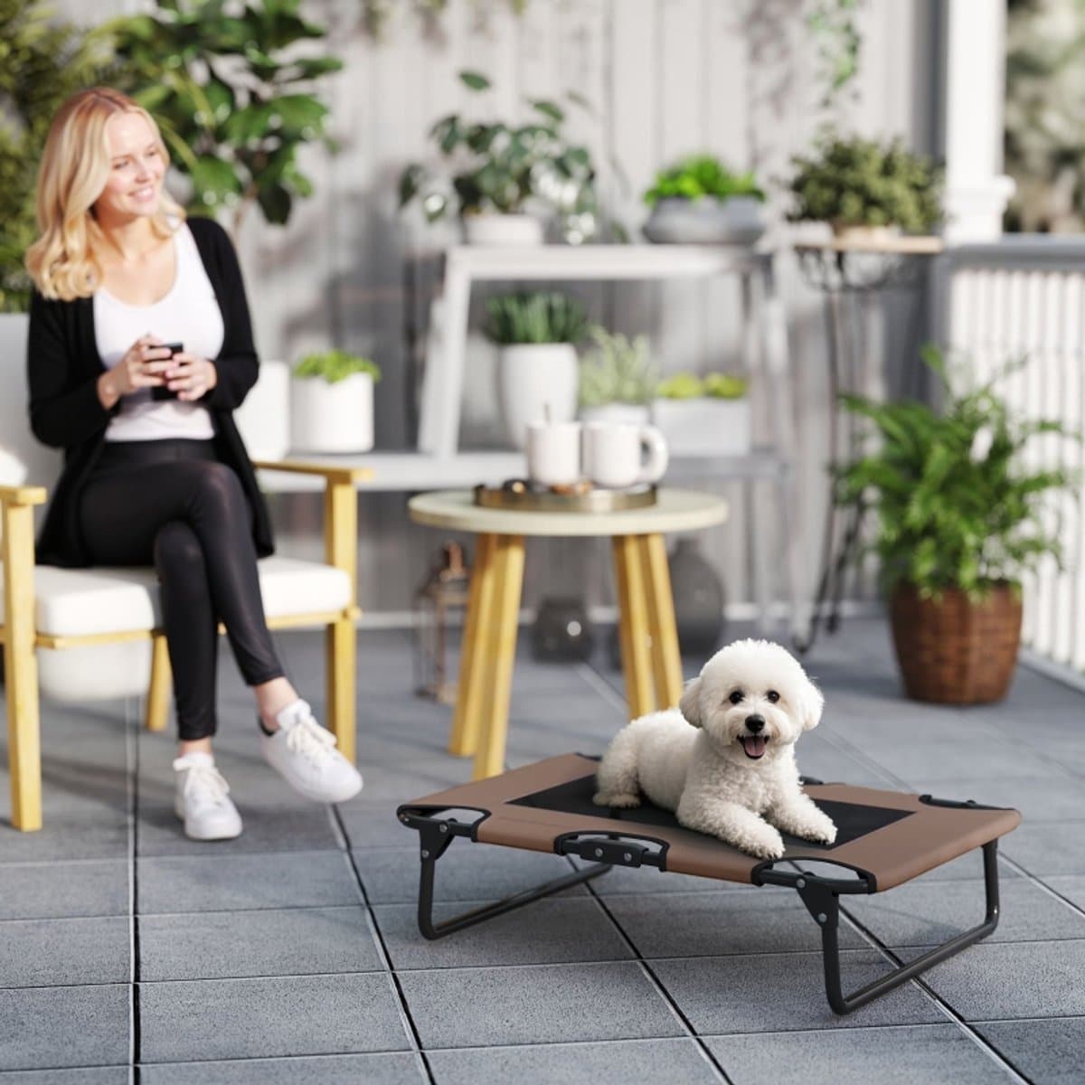 COVREO Verhoogd hondenbed 75 x 51 x 18 cm - klapbaar, coffee, ademend netdesign voor buiten