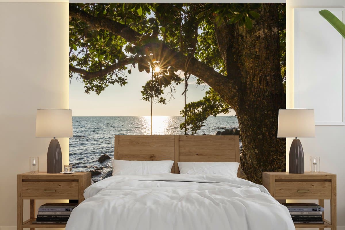 Behang - Fotobehang Een tropische boom met schommel bij het strand van Ko Chang - Breedte 240 cm x hoogte 240 cm