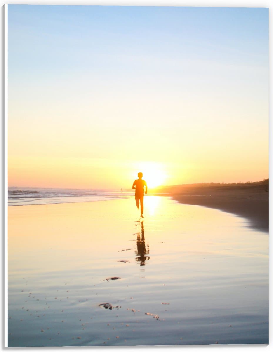 PVC Schuimplaat - Strand - Zee - Water - Zand - Persoon - Rennen - Zonsondergang - 30x40 cm Foto op PVC Schuimplaat (Met Ophangsysteem)