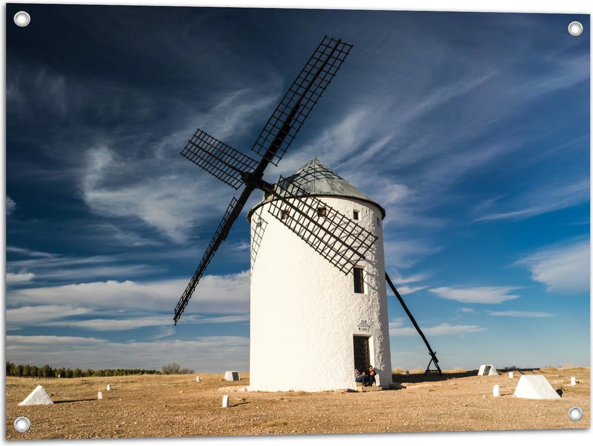 Tuinposter – Witte Molen onder Sluierbewolkin, Nederland - 80x60 cm Foto op Tuinposter (wanddecoratie voor buiten en binnen)