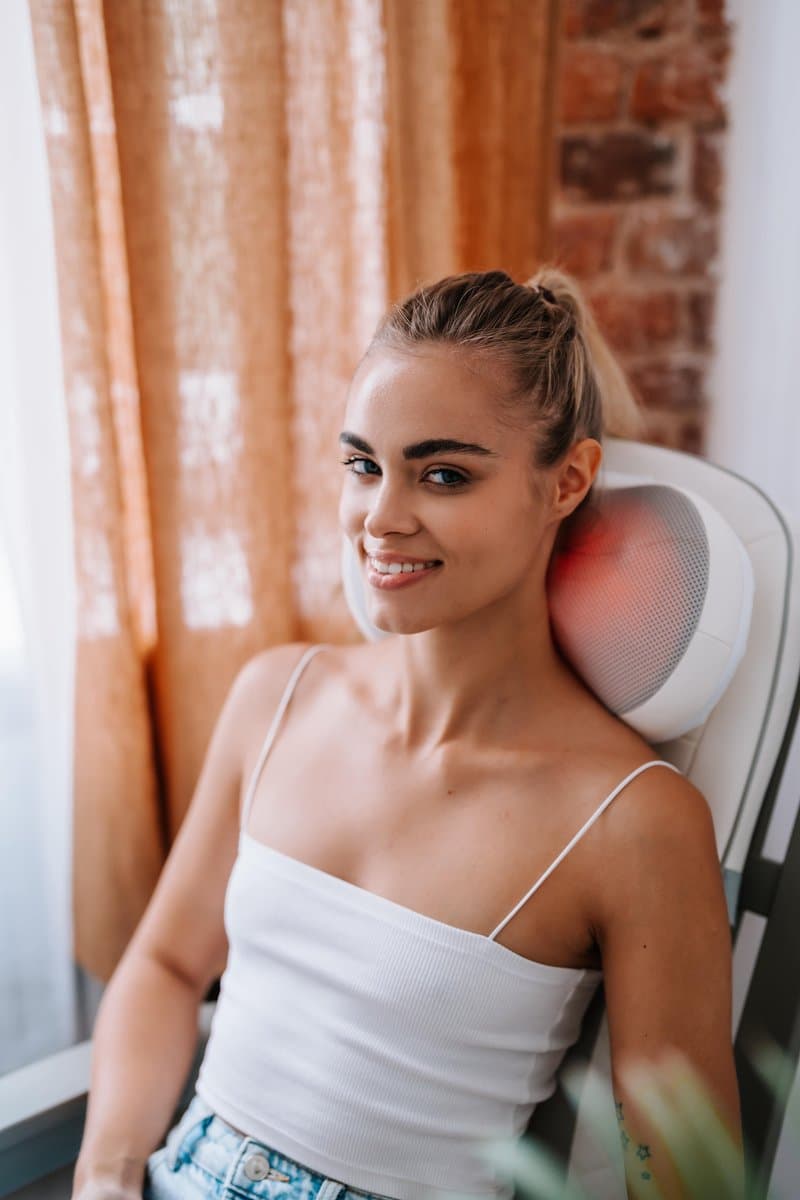 Medivon Luna - Massagemat - mat - voor in stoel - compressie massage - vibratie - verwarmingsfunctie - hoogteverstelbaar - 8 massage koppen - verminderd spierspanning - afstandsbediening - reistas - professionele massage