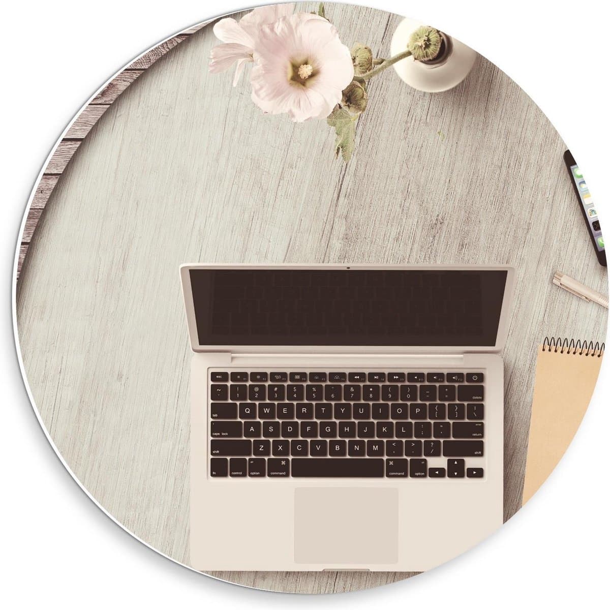 Forex Wandcirkel - Laptop op Tuintafel - 30x30cm Foto op Wandcirkel (met ophangsysteem)