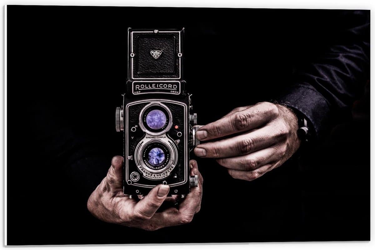 Forex - Rolleicord Camera met Zwarte Achtergrond - 60x40cm Foto op Forex