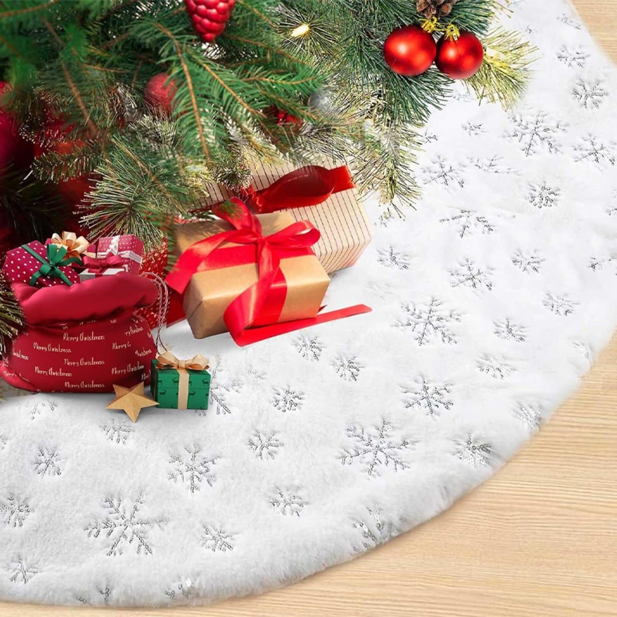 Kerstboomrok - Feestelijke decoraties - Kerstboomversieringen - Sneeuwvlokken- en paillettenpatroon - Kerstboommat - Feestelijke sfeer - Cadeaumat - Geschikt voor kerstboomversieringen en familiefeesten - 90*90 cm - Wit + Zilver
