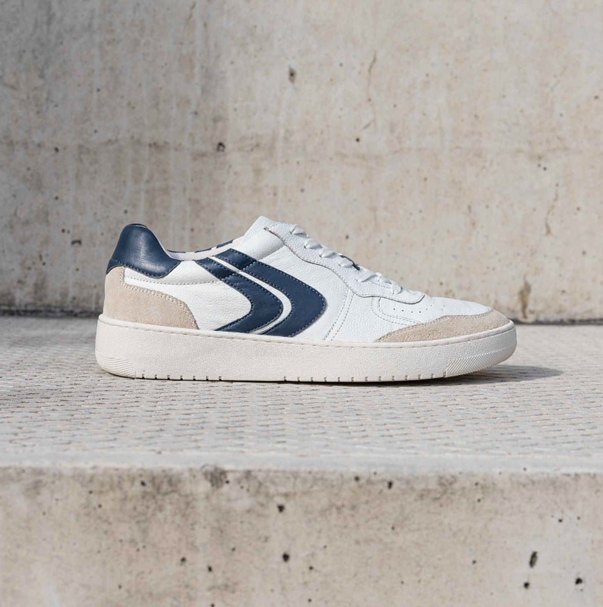 Cafe Moda hank sneaker off-white/navy leer