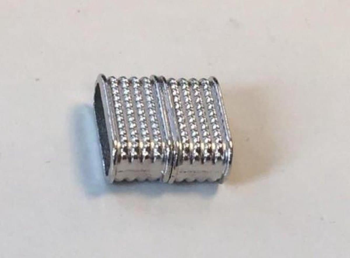 Magneetsluiting plat platinum 14x7 millimeter (gat 95x35MM) 1 Stuks